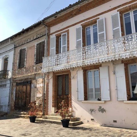 31G101480-1b1a791b05894bc9b37894a6e0b71880