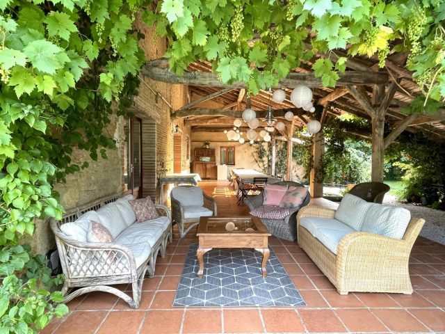 31G101480-a1c3848b310a40c6922b85a3fbb5ab9e