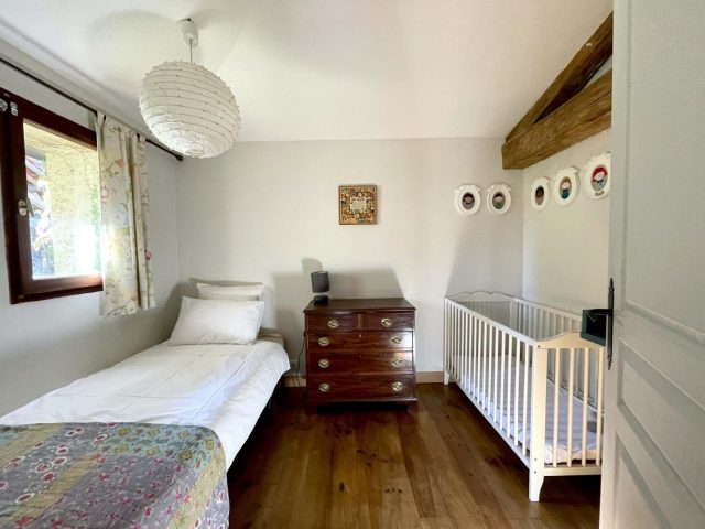 31G101480-f66ef9a5243d4c1e81780aab6861f0df