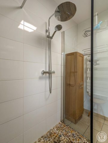 31G101494-1e6df7702061407cb59704929908a6a8