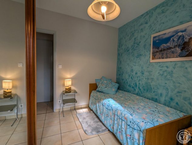 31G101494-26452c7b581a473bb188e6258e5b9e69