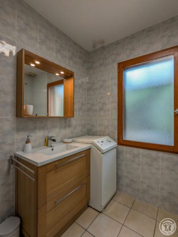 31G101494-cc144cb21ae54565857ed60764c41ac9