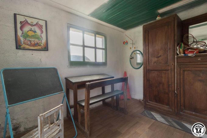 31G101500-9fa6c08a73134051b2fcd40a64dc7e7c