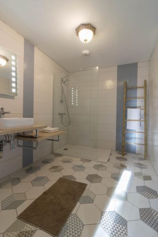 31G101501-bb2d41576ecd42e5a7b4c413e4e6521b