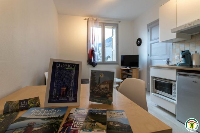 31G101504-2672fa37174343eab1264a18f5aaff17