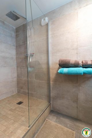 31G101505-5c0086abd0d2496595cf3c44f70d7fed