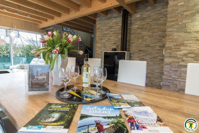 31G101505-ed11ea1591734aea99ece0ae2387a6ed