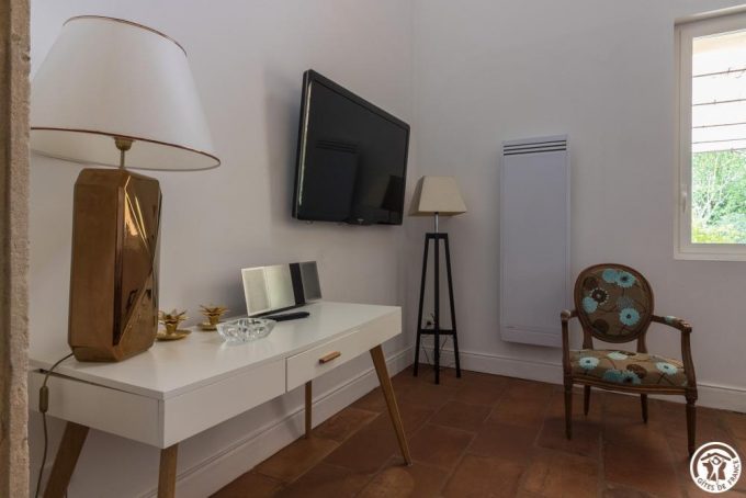 31G101515-753b55bb97ee4faaad3b2a0631136497