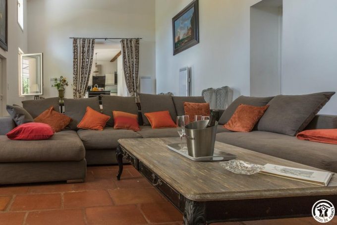 31G101515-e34fec3a44744c2f99df4182e2b5308d