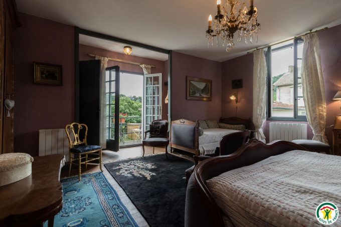 31G101527-63af1f7466cf4cceb0d28ab0dc45d199