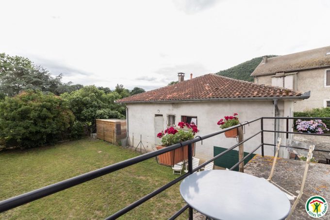 31G101527-b03452a63f2846babfec6817cf12b652