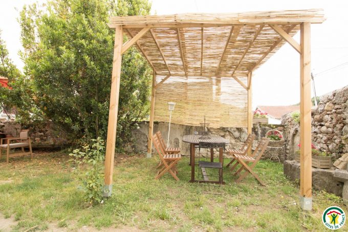 31G101527-dee0745e431d49808b1ea181da7ae23e