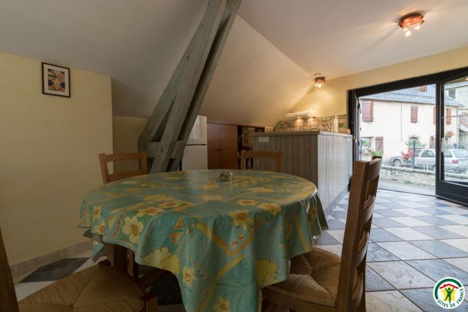 31G101540-0344137da054498eabe6be32c939e673