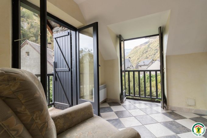 31G101540-132756e5f7054a55b721d88b06b78a74