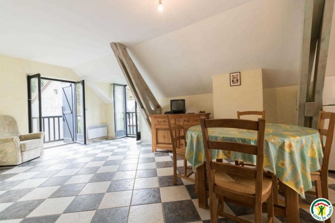 31G101540-bacd1d044b2c47c3b0900313a9f0b0fa