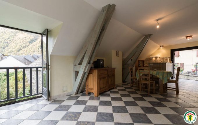 31G101540-e3da9ba144f94140bd4fd48fab52943c