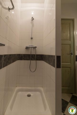 31G101540-ef711819da754f8186e9b899387cb8f5