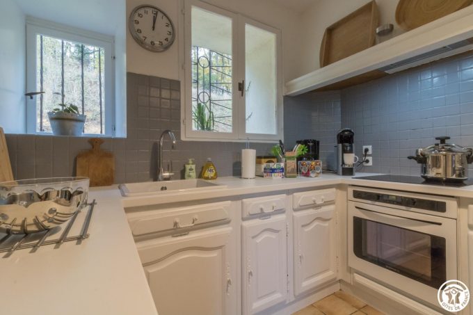 31G101543-5b0589b54775473bab2a56ee63fb1cd0