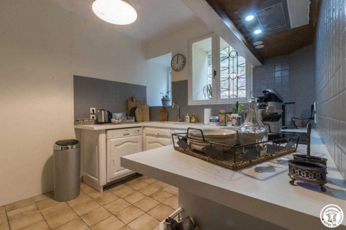 31G101543-aa729ae7bd634f0a801b777a13c6dbd2