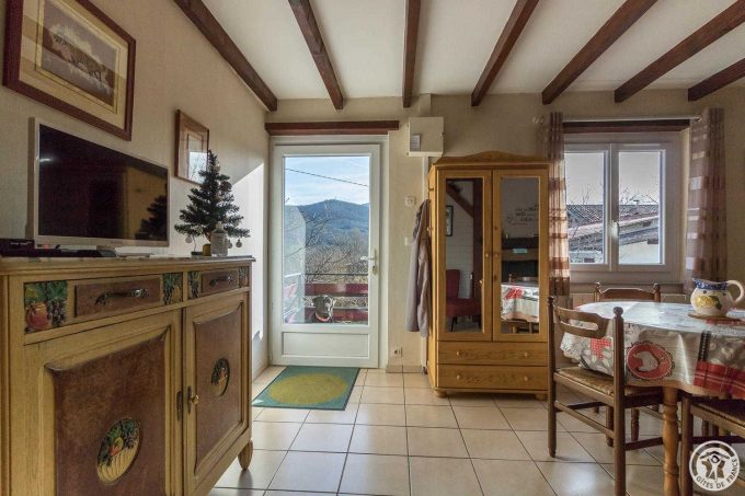 31G101553-a2f1e5b3a22248fba7f7a5c552ed5685