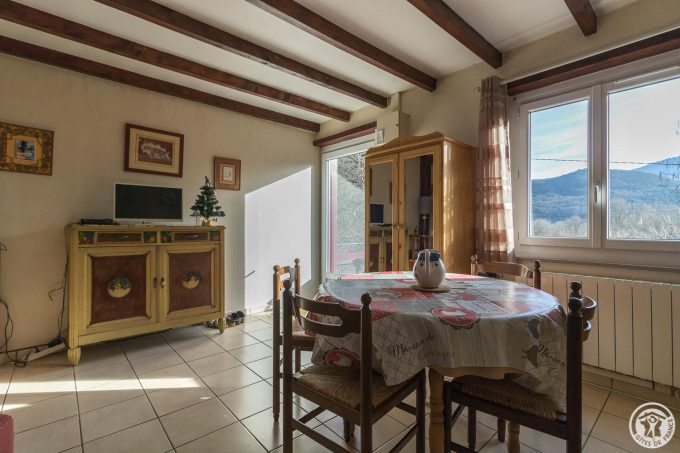 31G101553-c56f17635e71450f95037b86d656990c