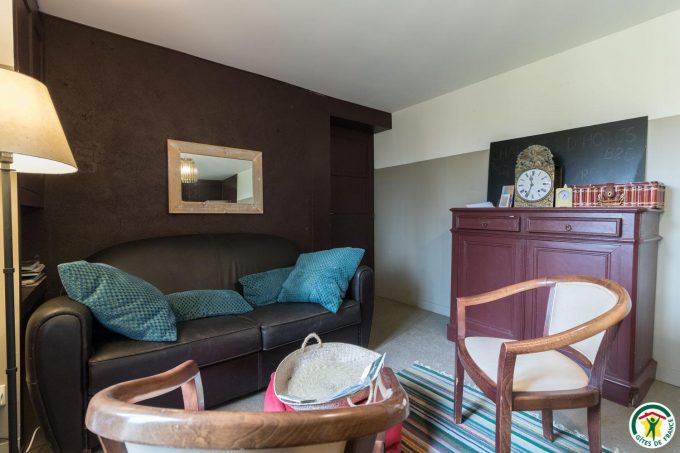 31G101566-219c05797c5546bba37f6dcf0531b5fd