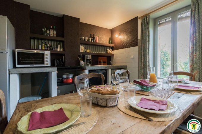 31G101566-bfdb66ca0c5a46fda8c9c71fdb7ff711