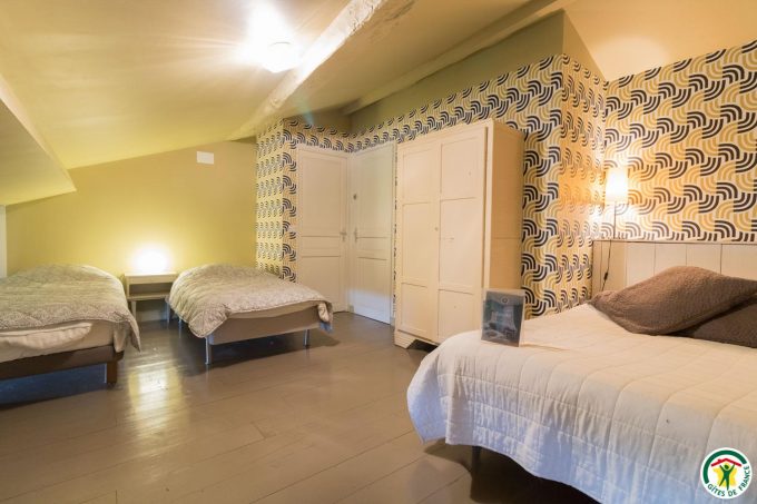 31G101566-daaa7641510443d2876103493f8c1903