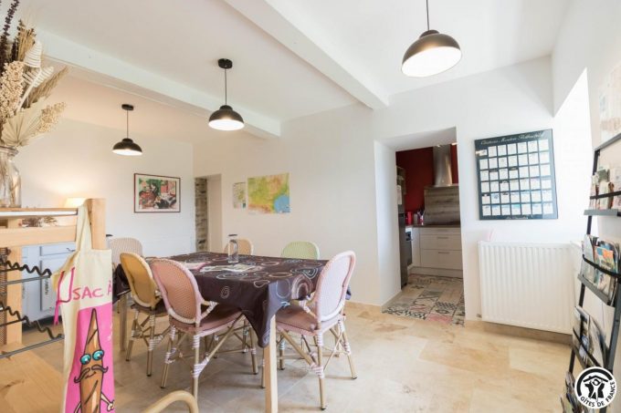 31G101569-17c1084cee8741e5b05af73f8784b3c2