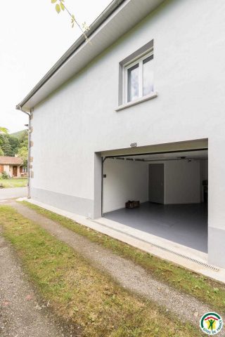 31G101580-1a1f44f81f5b40159e9589758e66f926