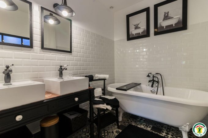 31G101580-298a7aca48c949eba21dffd7a20e7de3