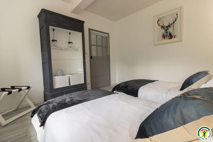 31G101580-3b6a69810f4a492da8948e92e202f326