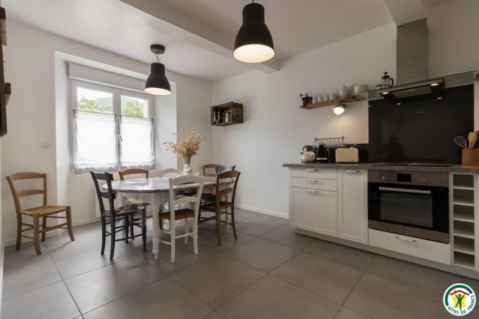 31G101580-4894e273f161404ab831ab7904565f14