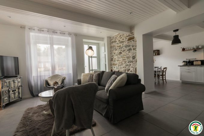 31G101580-590794734f84414a9305ad9d3ab50bb5