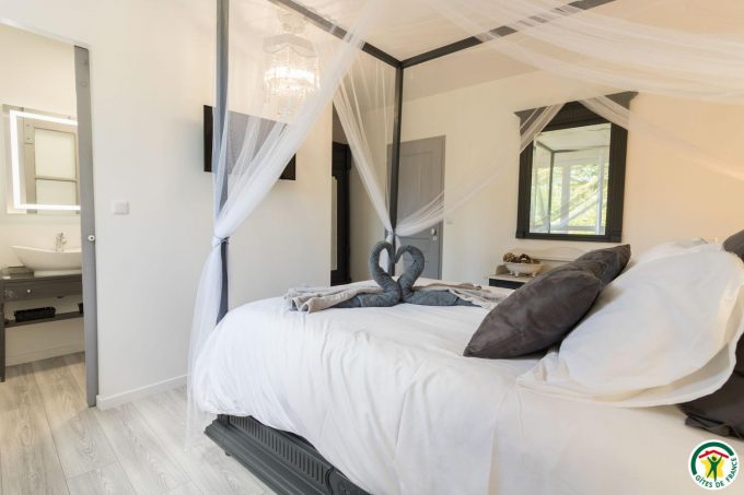 31G101580-6de07b21264f457b8b011097c6183328