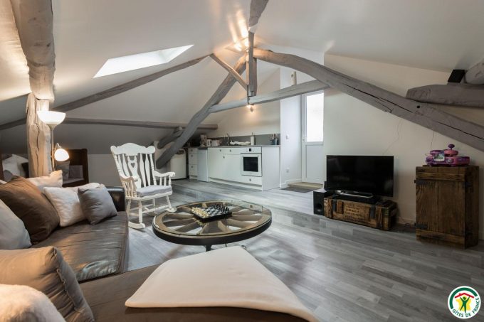 31G101580-8bf7e2c6f6234f52be3a0cad0e47fda8