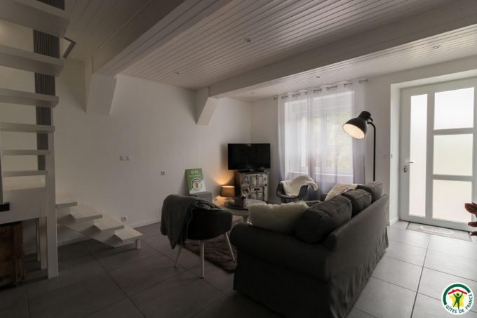 31G101580-971a2f4c832e40d0bd3ef3151a21eba2