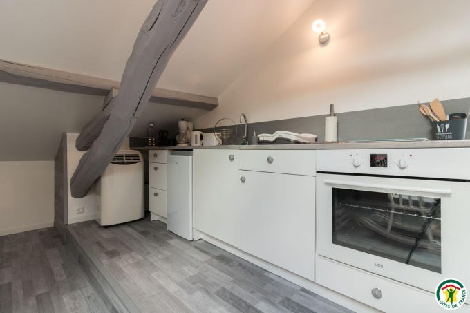 31G101580-d68ddc844a014fa6ab32a0eaa14512ce