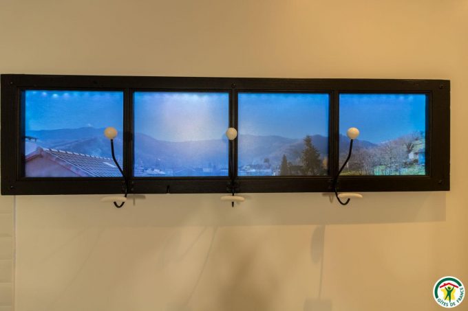 31G101580-eae478e1ed2a42e38e9fa92e5469efdd