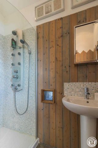 31G101586-4c2781485475419a96ec426e1961c166