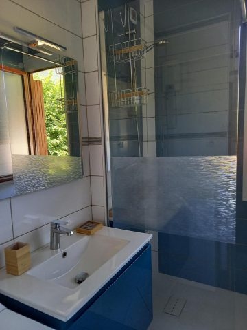 31G101588-5cf407caa80d4f21bda422486f0105e1