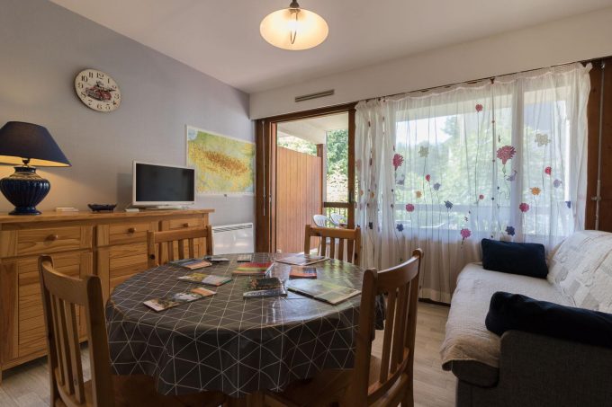 31G101588-99c654cf4b12487992c9d1ba9da2a021