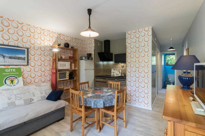 31G101588-be5d1e739b9b4d1ba45273286a940419