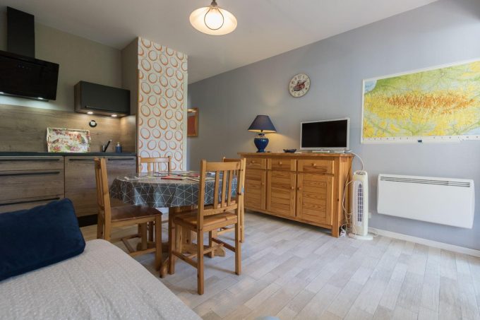 31G101588-cadb8b5687c9472a8d490b79397a4a8e