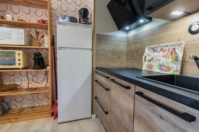 31G101588-e7c51ab256094634826ababc65b07ea5