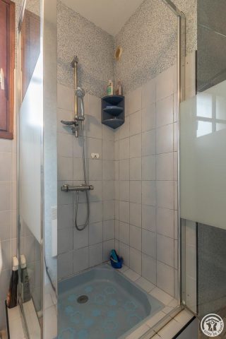 31G101589-5b32d2b5872b4a7da85d8af55424a411