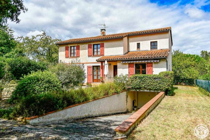 31G101589-83d84949e28040bb8587adf586be823a