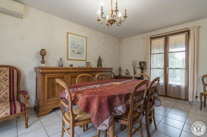 31G101589-bdbac4ec6541471dab09838426a02c94