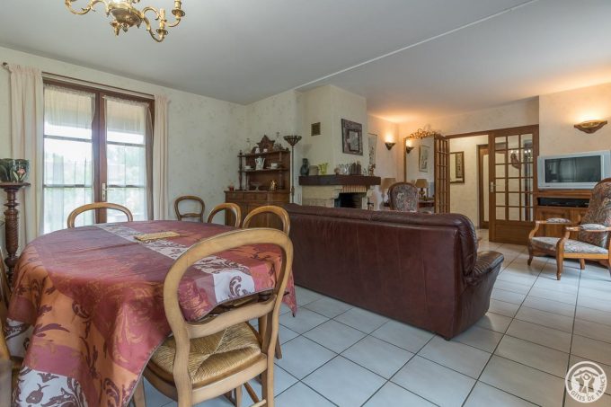 31G101589-dfe5e0ef34124579b6bf7107738e71b3