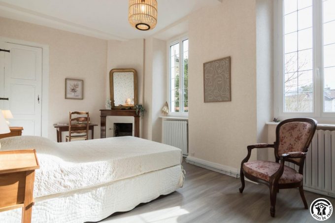 31G101603-1743523194fb4f089fb658613a6a6260